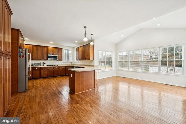 209 WINDSOR DR, Swedesboro, NJ 08085