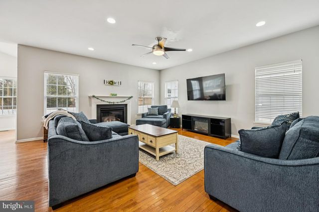 209 WINDSOR DR, Swedesboro, NJ 08085