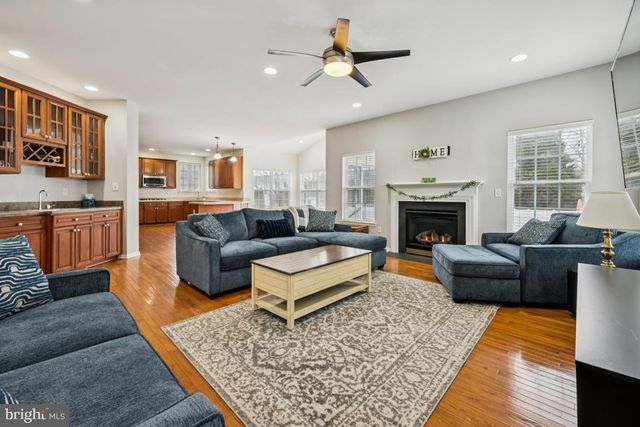 209 WINDSOR DR, Swedesboro, NJ 08085