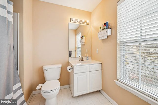 209 WINDSOR DR, Swedesboro, NJ 08085