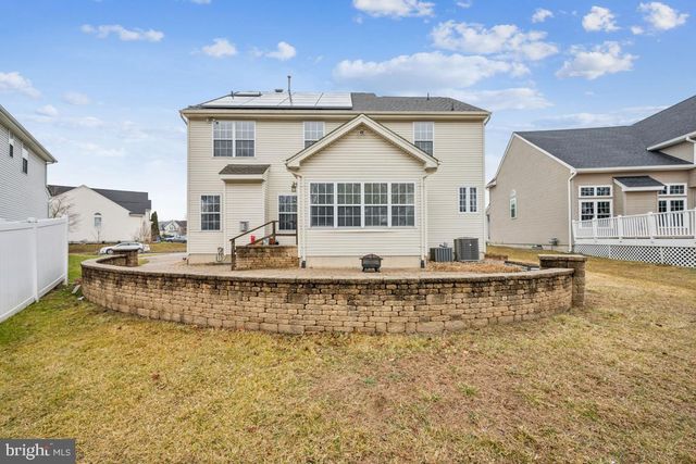 209 WINDSOR DR, Swedesboro, NJ 08085