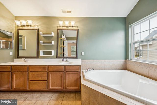 209 WINDSOR DR, Swedesboro, NJ 08085