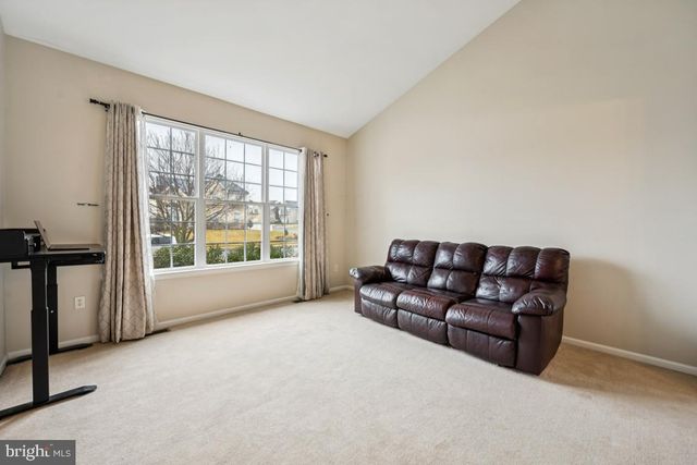 209 WINDSOR DR, Swedesboro, NJ 08085