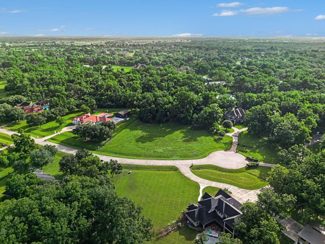 8635 Halls Retreat Court, Missouri City, TX 77459
