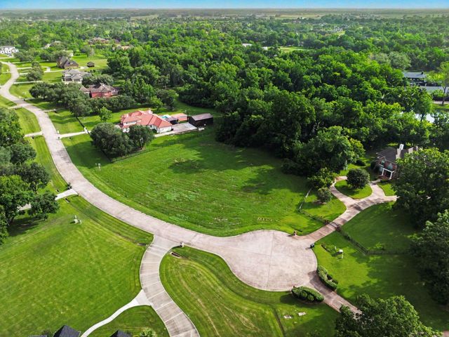 8635 Halls Retreat Court, Missouri City, TX 77459