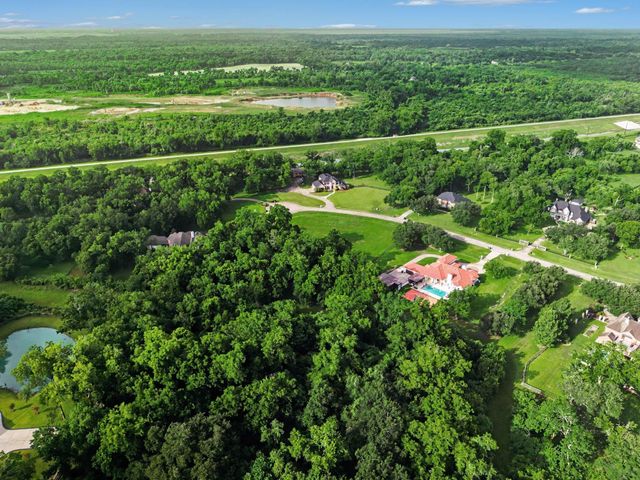 8635 Halls Retreat Court, Missouri City, TX 77459