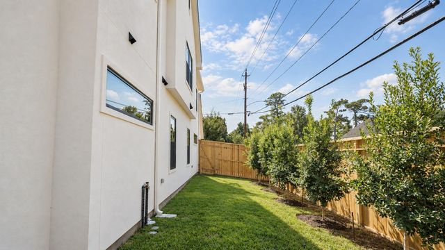 1741 Gardenia Drive, Houston, TX 77018