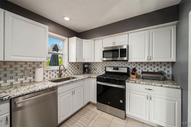 17 Dove, Clay, NY 13090