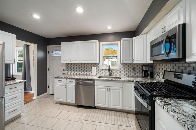 17 Dove, Clay, NY 13090