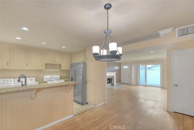 633 S Indian Hill C, Claremont, CA 91711