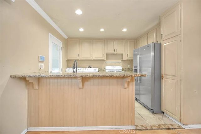 633 S Indian Hill C, Claremont, CA 91711