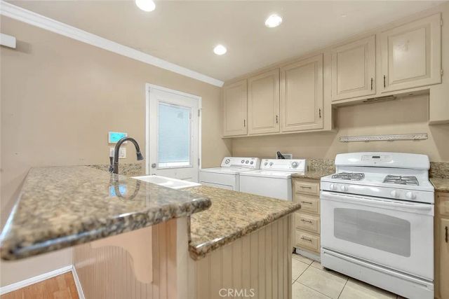 633 S Indian Hill C, Claremont, CA 91711