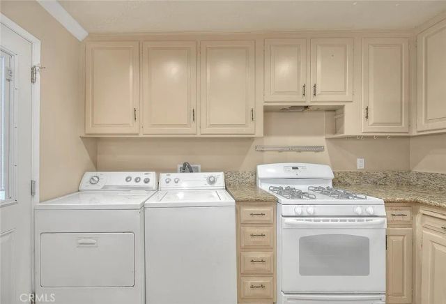 633 S Indian Hill C, Claremont, CA 91711