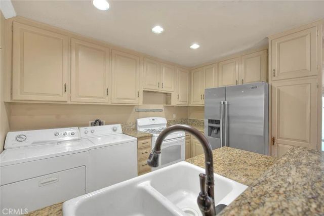 633 S Indian Hill C, Claremont, CA 91711