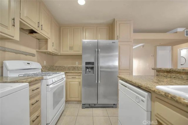 633 S Indian Hill C, Claremont, CA 91711