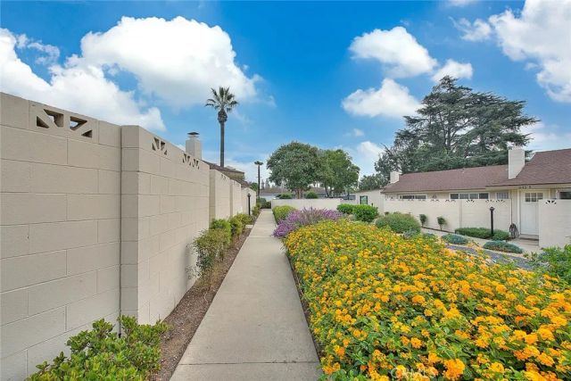 633 S Indian Hill C, Claremont, CA 91711