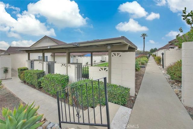 633 S Indian Hill C, Claremont, CA 91711