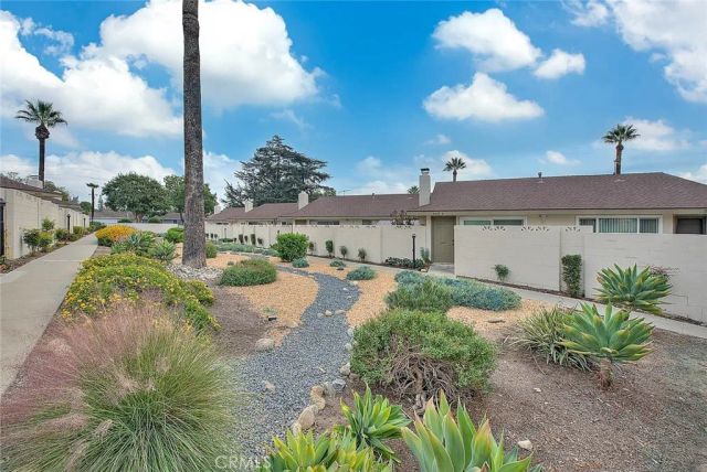633 S Indian Hill C, Claremont, CA 91711