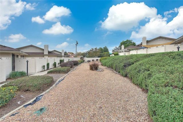 633 S Indian Hill C, Claremont, CA 91711