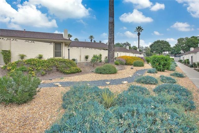 633 S Indian Hill C, Claremont, CA 91711