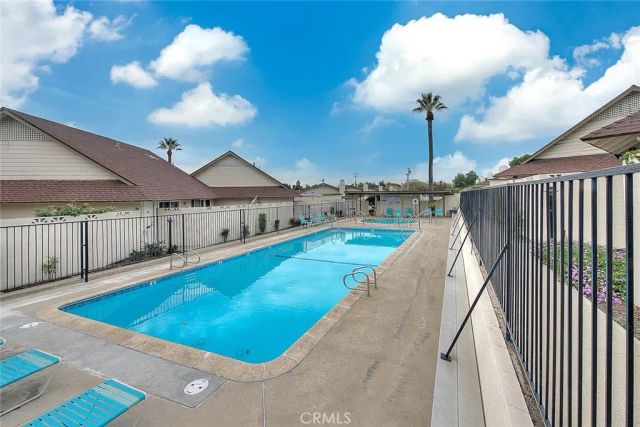 633 S Indian Hill C, Claremont, CA 91711