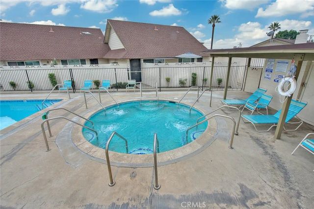 633 S Indian Hill C, Claremont, CA 91711