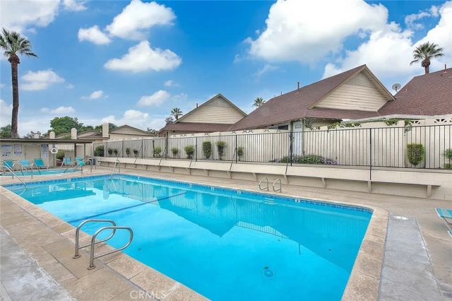 633 S Indian Hill C, Claremont, CA 91711