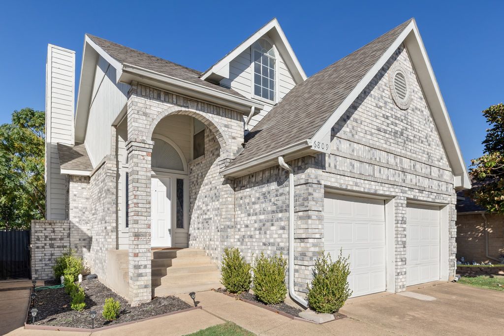 6809 Driffield Circle W, North Richland Hills, TX 76182