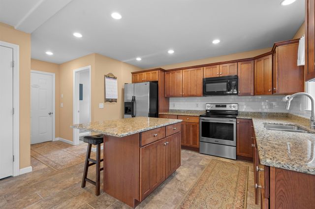 3 Orchard Hill Road, Epping, NH 03042