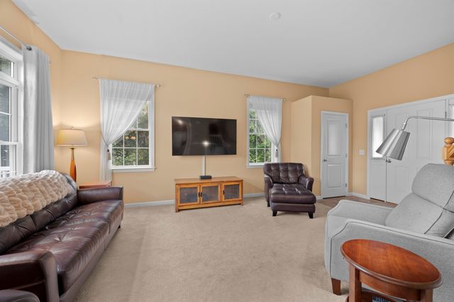 3 Orchard Hill Road, Epping, NH 03042