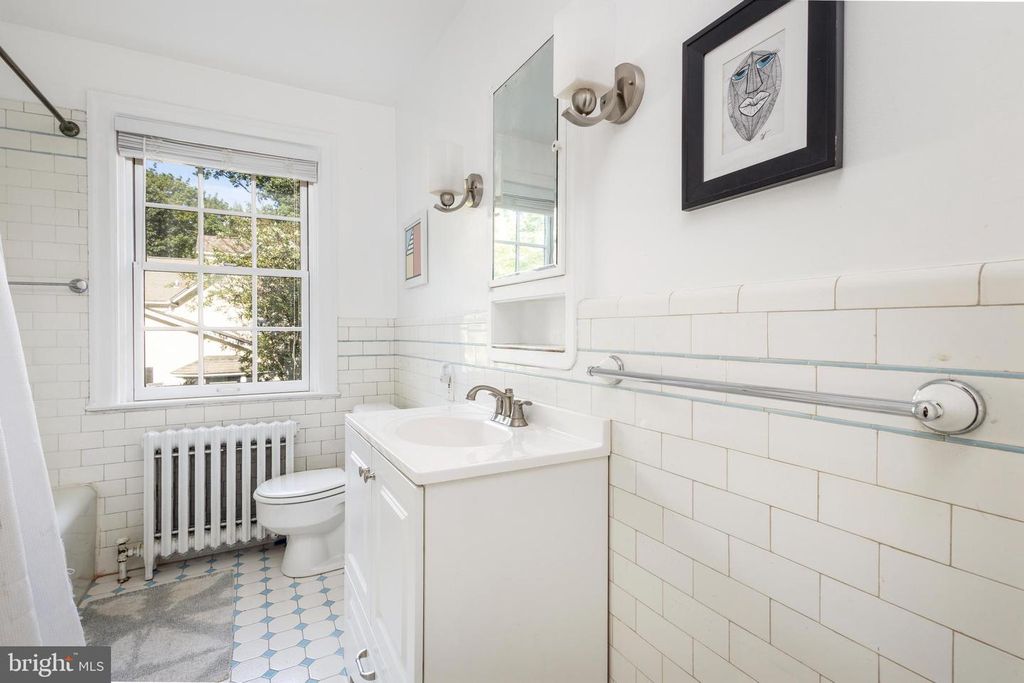 8202 FAIRVIEW RD, Elkins Park, PA 19027