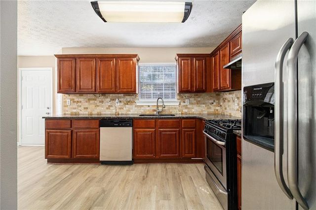 3255 Sugar Creek SE Trace, Atlanta, GA 30316