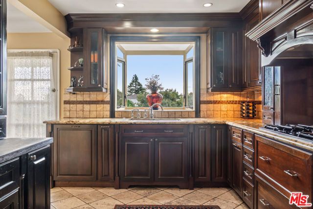 4152 Mount Vernon Drive, Los Angeles, CA 90008
