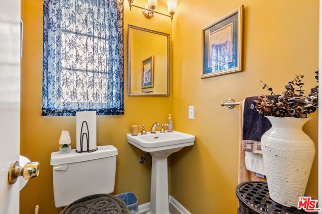 4152 Mount Vernon Drive, Los Angeles, CA 90008