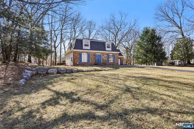 733 Rivenwood Road, Franklin Lakes, NJ 07417
