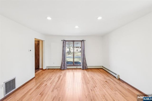 733 Rivenwood Road, Franklin Lakes, NJ 07417