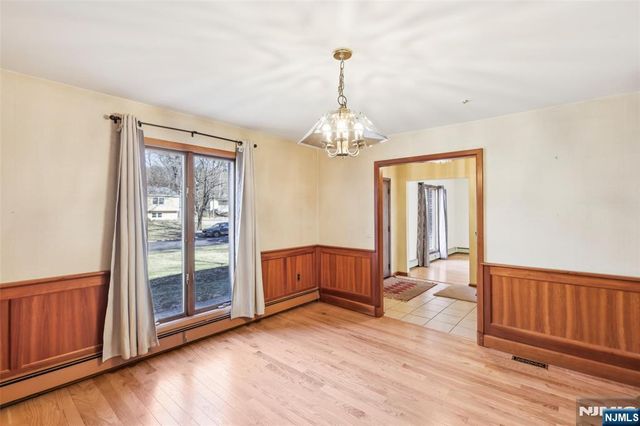 733 Rivenwood Road, Franklin Lakes, NJ 07417
