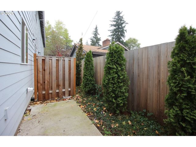 12140 Se BUSH St, Portland, OR 97266