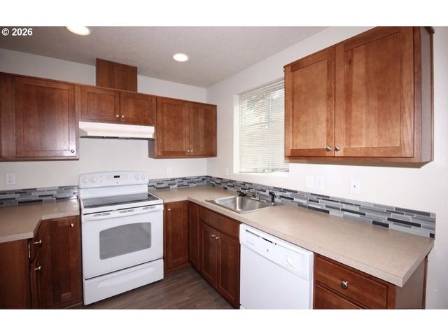 12140 Se BUSH St, Portland, OR 97266