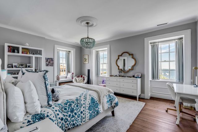 2 Water Street, Charleston, SC 29401