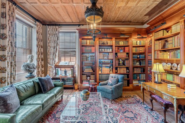 2 Water Street, Charleston, SC 29401