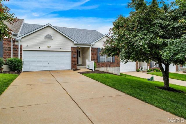 176 Carytown Lane, Florissant, MO 63034