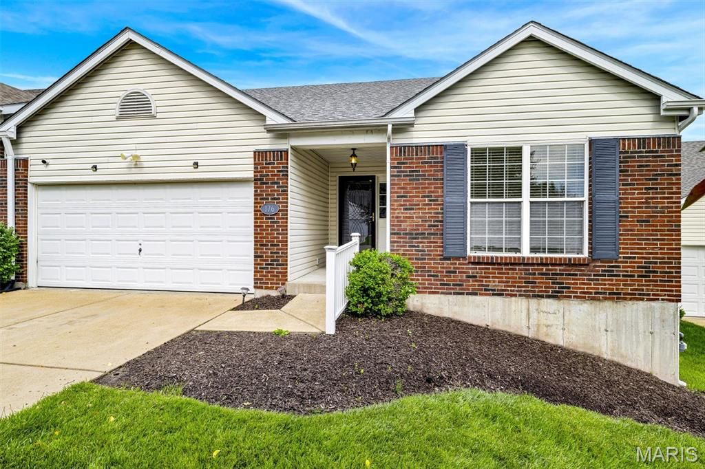 176 Carytown Lane, Florissant, MO 63034