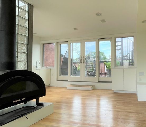 33 Lawrence St Penthouse, Boston, MA 02116