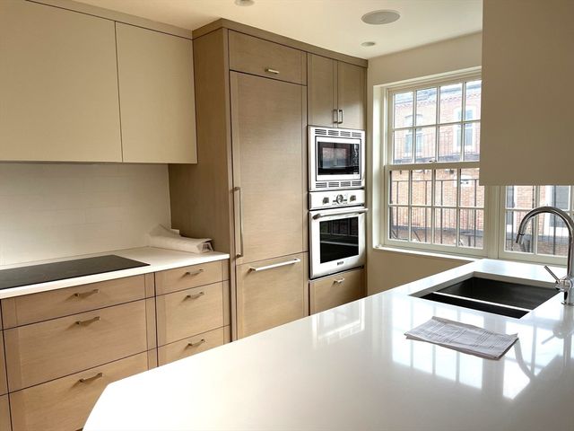 33 Lawrence St Penthouse, Boston, MA 02116