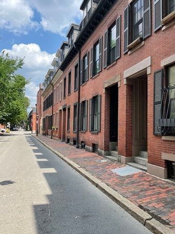 33 Lawrence St Penthouse, Boston, MA 02116