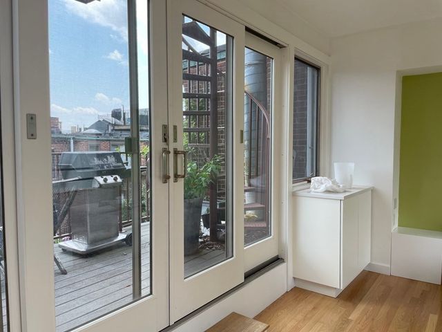 33 Lawrence St Penthouse, Boston, MA 02116