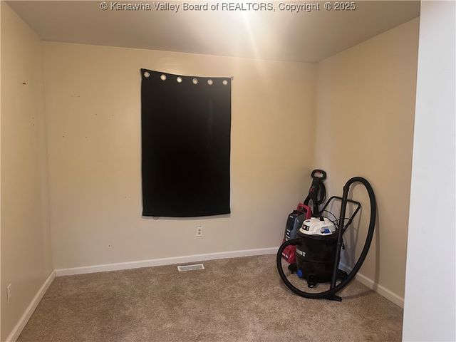 110 Surface Street, East Bank, WV 25067