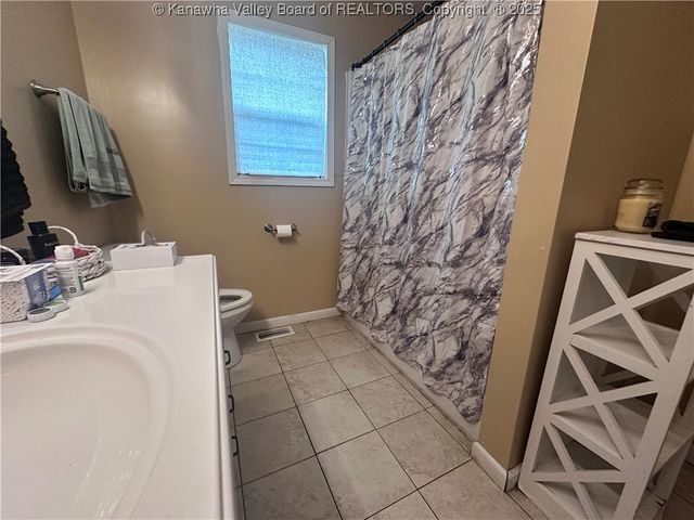 110 Surface Street, East Bank, WV 25067