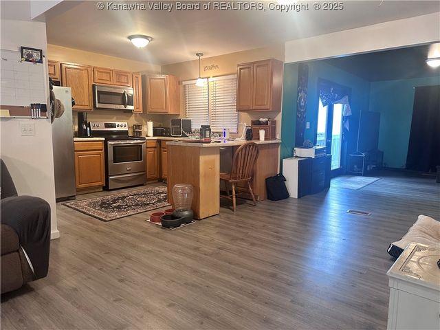 110 Surface Street, East Bank, WV 25067